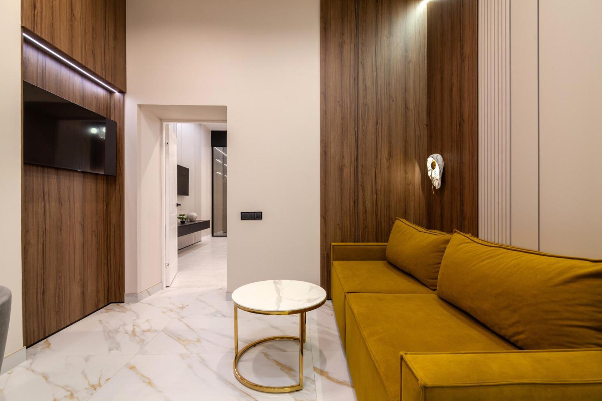Leogrand Jacuzzi On Malaniuka 2 Apartment Lviv Bagian luar foto