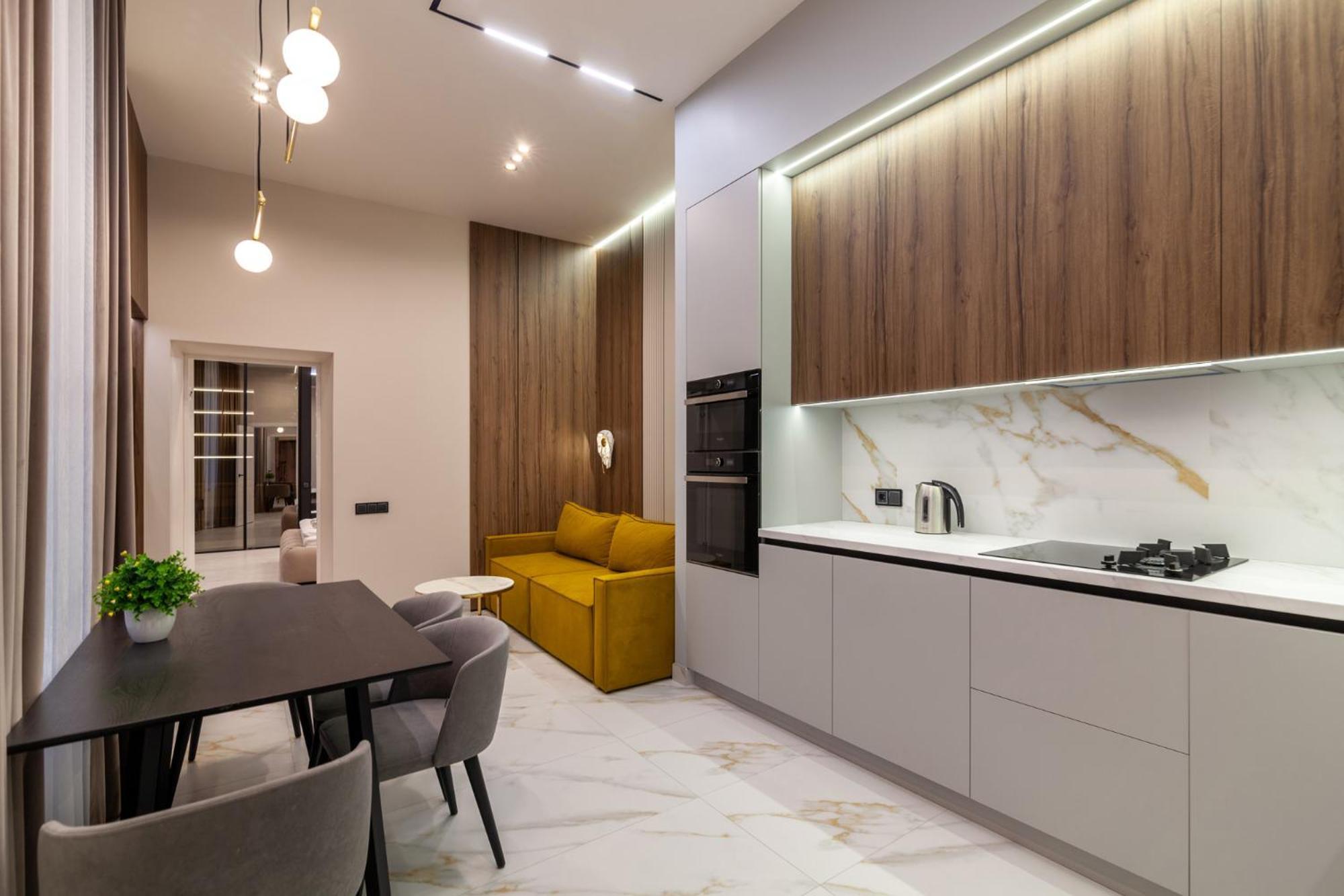 Leogrand Jacuzzi On Malaniuka 2 Apartment Lviv Bagian luar foto