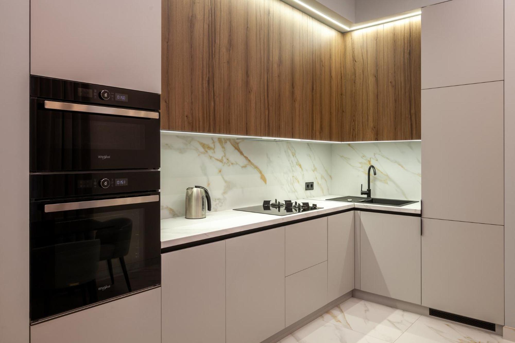 Leogrand Jacuzzi On Malaniuka 2 Apartment Lviv Bagian luar foto