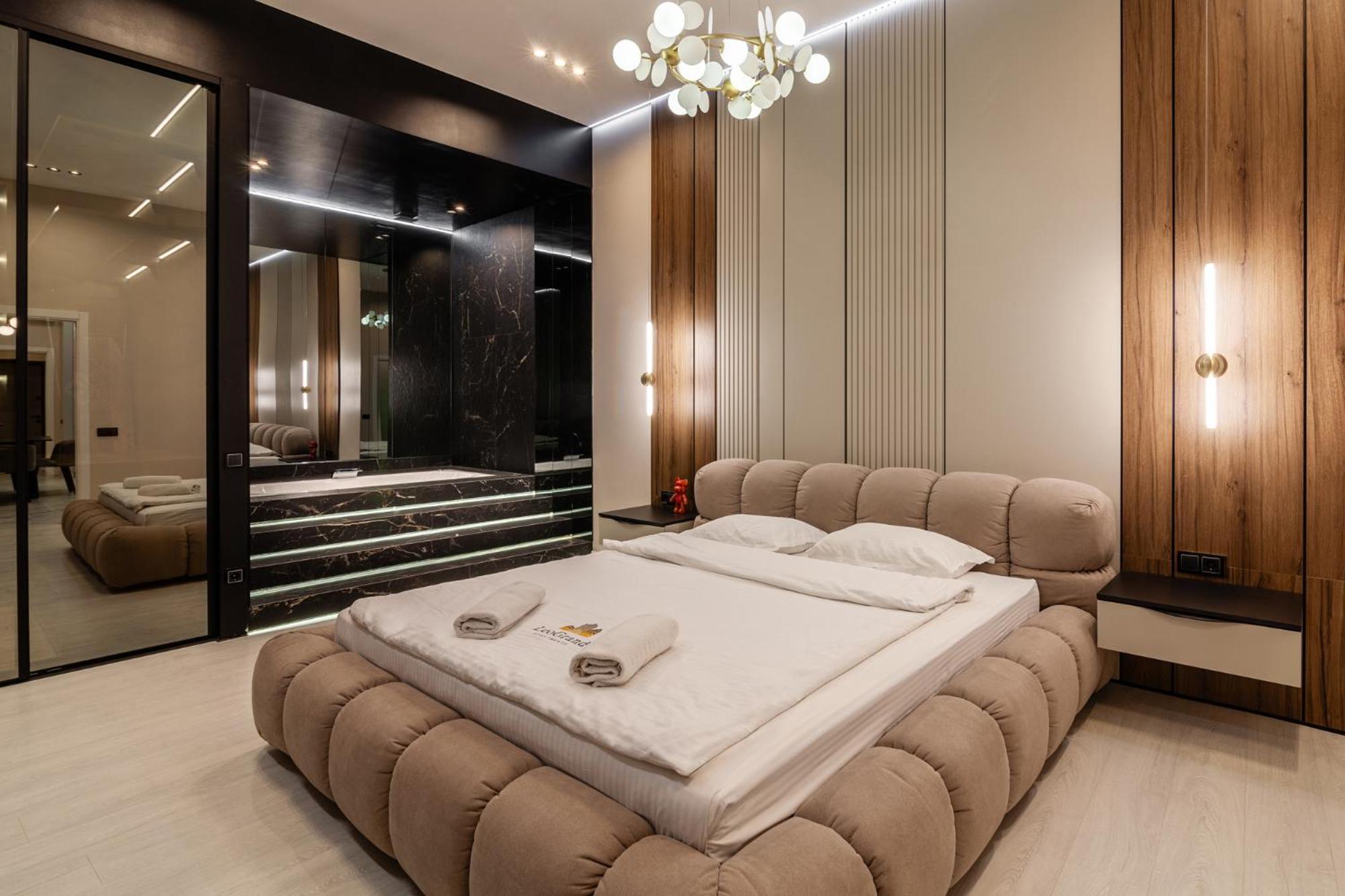 Leogrand Jacuzzi On Malaniuka 2 Apartment Lviv Bagian luar foto